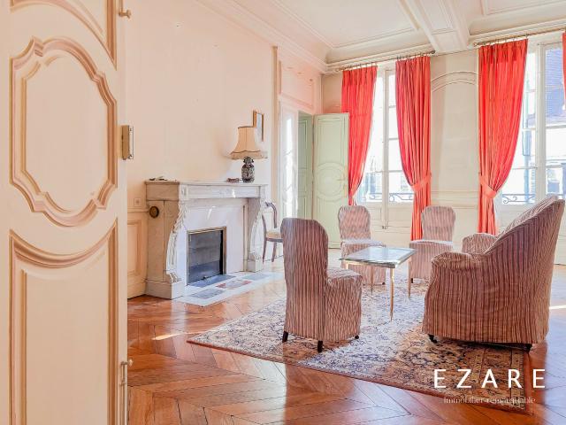 Appartement 8 pièces 215 m²