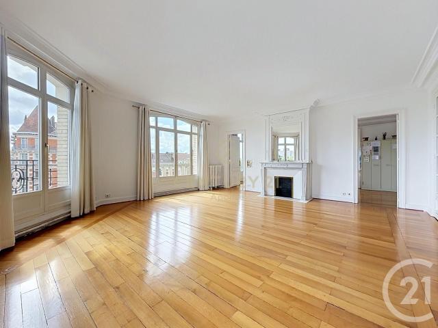 Appartement 8 pièces 240 m²