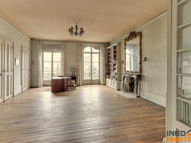 Appartement 8 pièces 250 m²