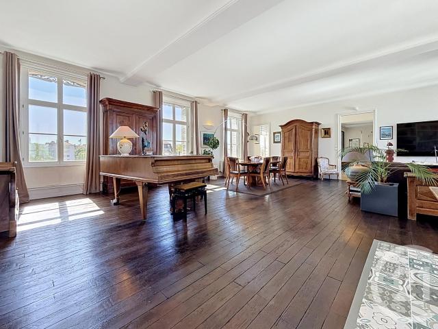 Appartement 8 pièces 256 m²