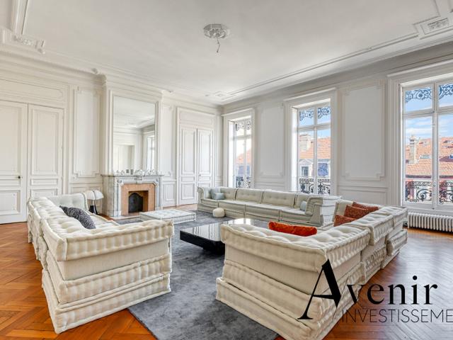 Appartement 8 pièces 295 m²