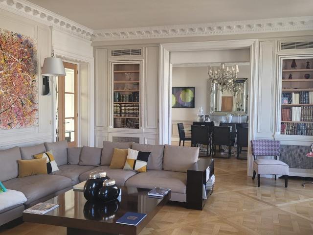 Appartement 8 pièces 303 m²
