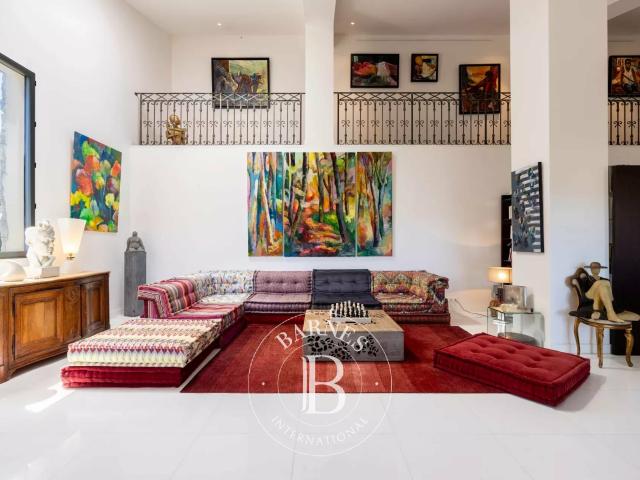 Appartement 8 pièces 304 m²