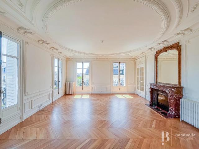 Appartement 8 pièces 319 m²