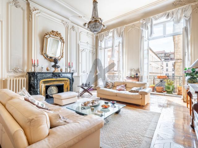 Appartement 8 pièces 352 m²