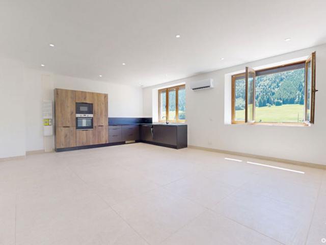 Appartement 90 m² Entièrement Neuf aux Verrières de Joux ! À 100 m de la Suisse, Vue Montagnes