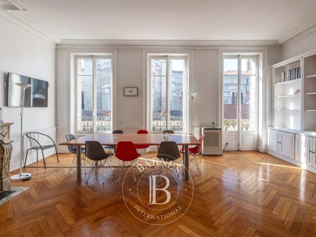 Appartement 9 pièces 241 m²