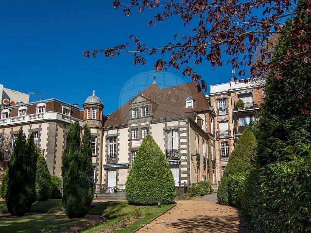 Appartement 9 pièces 297 m²