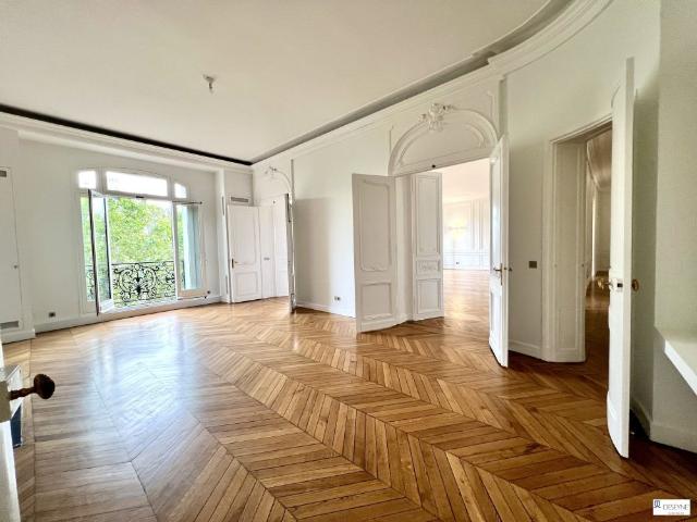 Appartement 9 pièces refait à neuf + 2 caves