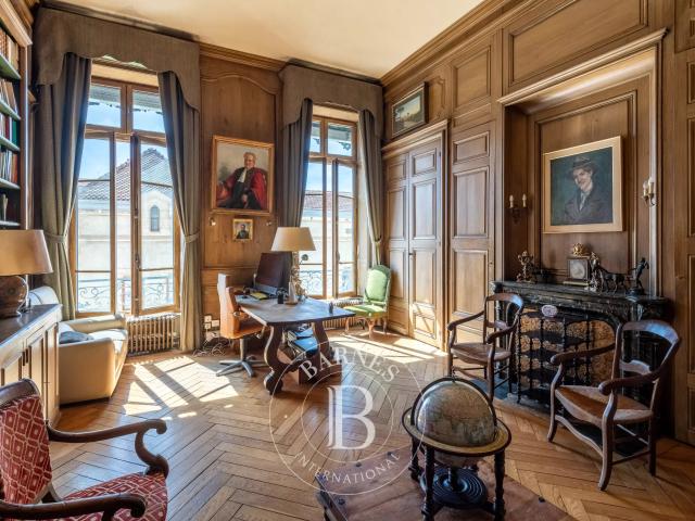 Appartement 13 pièces 351 m²