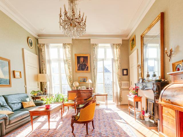Appartement 10 pièces 230 m²