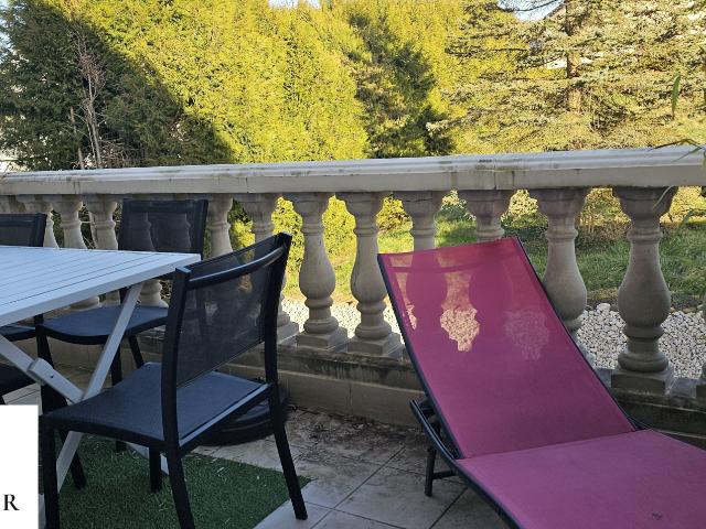 Appartement 110 m2 Duplex avec terrasse, garage, cave et parking