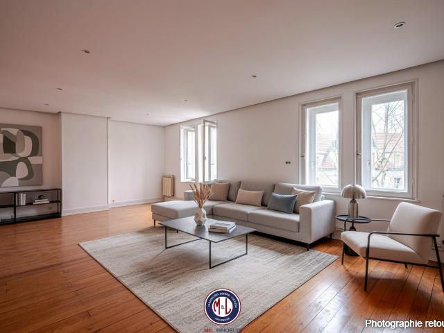 Appartement 137.40m2 2 chambres, un bureau et dépôt