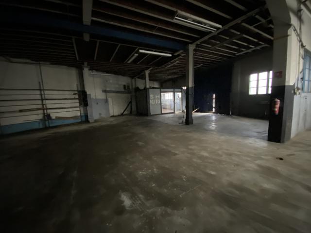 Appartement 150 m2 env, sur 400m2 de garage, emplacement commercial Ideal