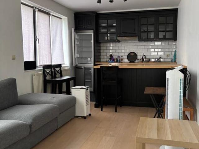 Appartement 1 ch. Lumineux à Lasne, cuisine moderne