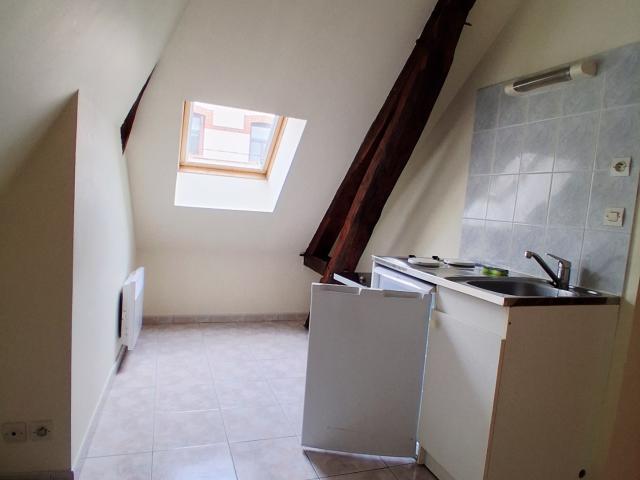 Appartement 1 chambre 2è Etage Proche lycée et cinéma