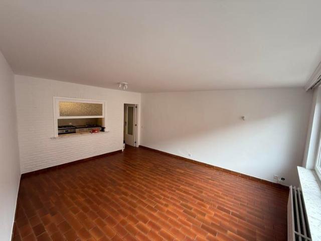 Appartement 1 chambre au centre de Court Saint Étienne