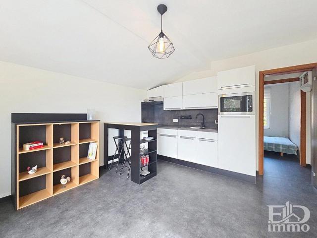 Appartement 1 chambre en partie meublé à louer à Temploux