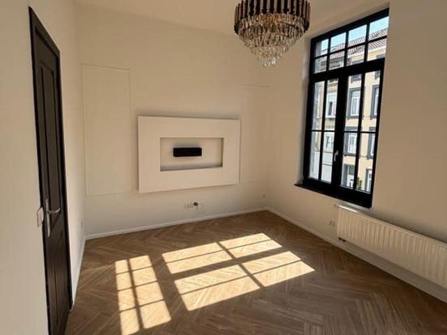 Appartement 1 chambre lumineux Molenbeek, parquet chevron