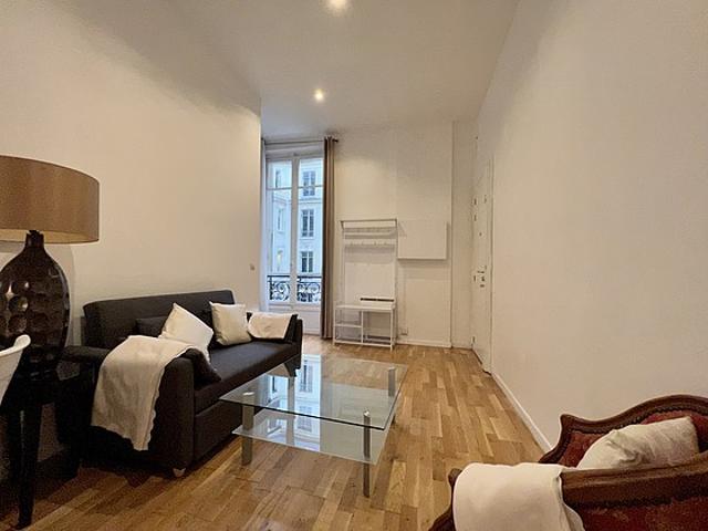Appartement 1 chambre meublé avec concierge et local à vélos Champs Elysées Paris 8°