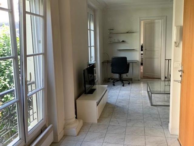 Appartement 1 chambre meublé avec cheminée, concierge et place de parking en option Paris 16°