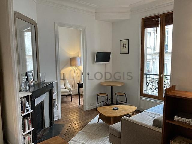 Appartement 1 chambre meublé avec cheminée et local à vélos Pigalle Paris 9°