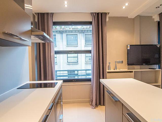 Appartement 1 chambre meublé avec ascenseur, concierge et local à vélos Paris 8°