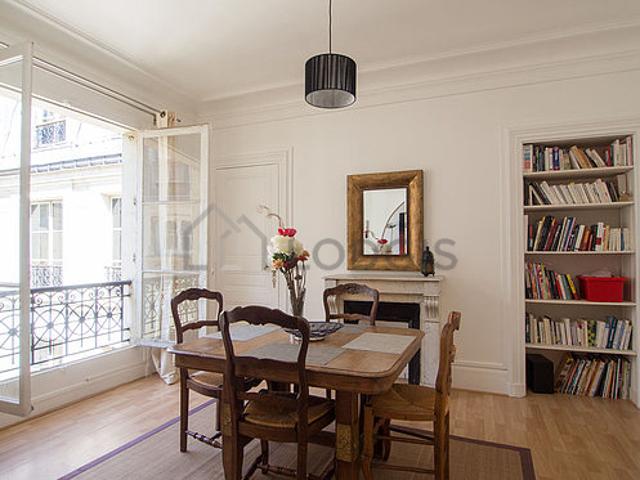 Appartement 1 chambre meublé avec ascenseur et cheminée Le Marais Paris 3°