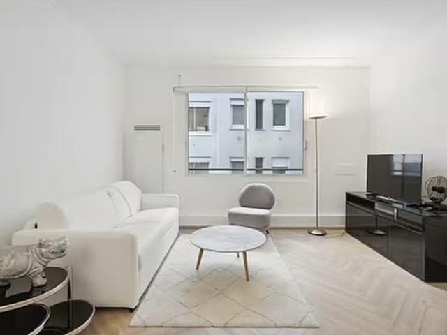 Appartement 1 chambre meublé avec ascenseur et concierge Champs Elysées Paris 8°