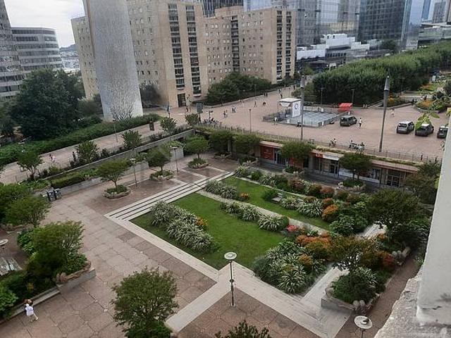 Appartement 1 chambre meublé avec terrasse, ascenseur et concierge Courbevoie 92400