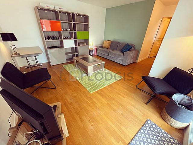 Appartement 1 chambre meublé avec terrasse et ascenseur Courbevoie 92400