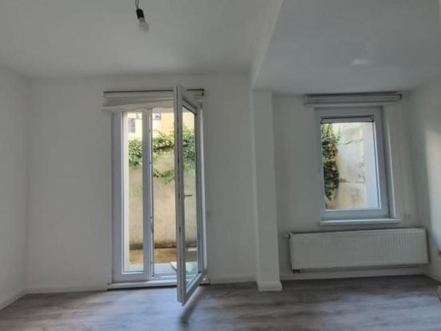 Appartement 1 chambre rénové avec cour privative