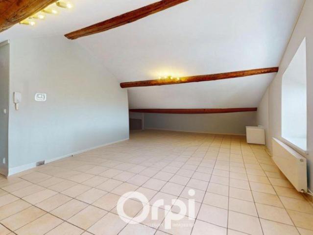 Appartement 1 pièce à Bousse
