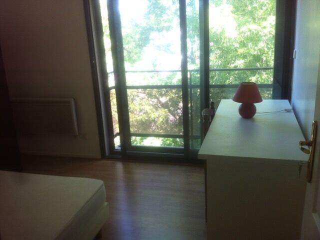 Appartement 1 pièce, à louer à Bordeaux 33000