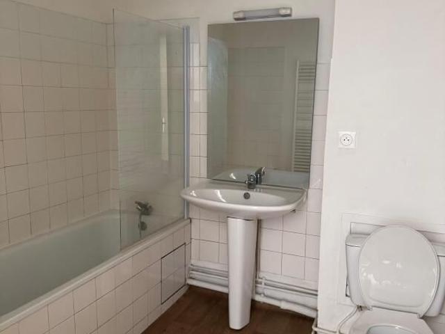 Appartement 1 pièce, à louer à Saint Ambroix 30500