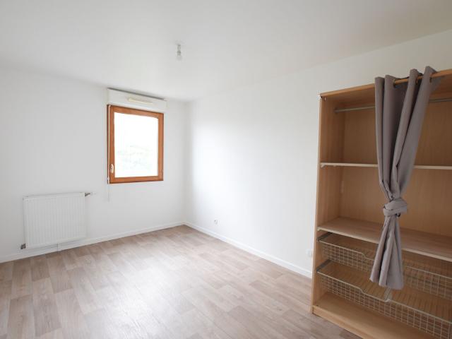 Location appartement 1 pièce, 12.08m², Cergy