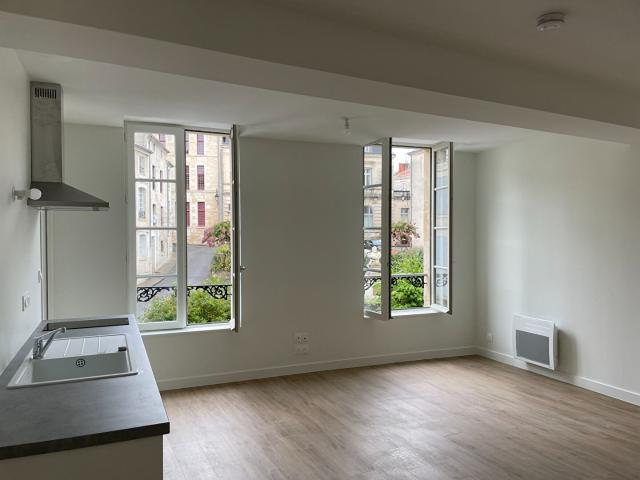 Location appartement 1 pièce, 28.87m², Fontenay le Comte
