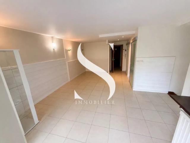 Studio Golfe Juan Centre ville Garage + cave