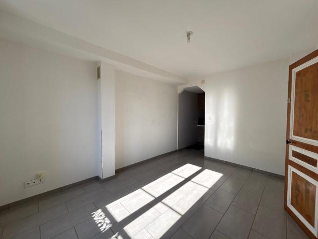 APPARTEMENT 1 PIECE LA FERTE ALAIS CENTRE VILLE