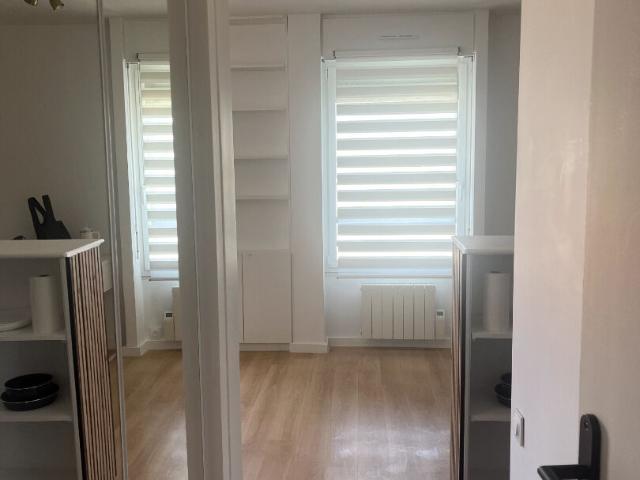 Appartement 1 pièce Paris 10 29.80m² 1346€ à louer