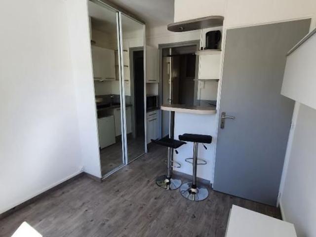 APPARTEMENT 1 pièce s 11m²