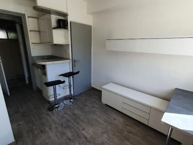 APPARTEMENT 1 pièce s 11m²