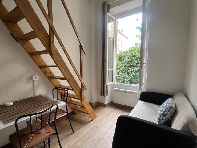 Appartement 1 pièce 14 m²