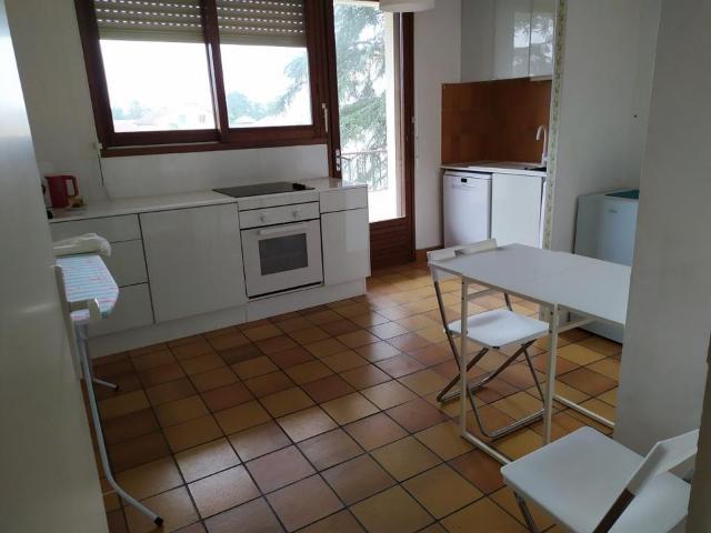 Appartement 1 pièce, 14 m² à louer à Bron 69500