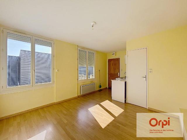 Appartement 1 pièce, 17 m² à louer à Montluçon 03100