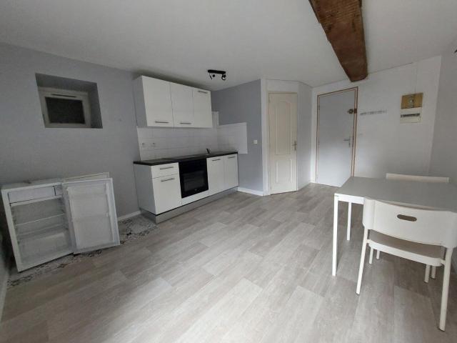 Appartement 1 pièce, 17 m² à louer à Bourgoin Jallieu 38300