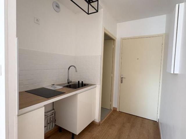Appartement 1 pièce, 18 m² à louer à Saint Denis 97490