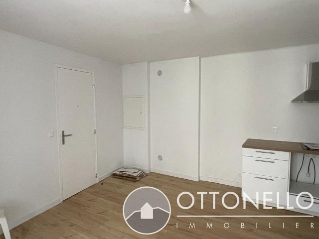 Appartement 1 pièce, 19 m² à louer à Roquebrune sur Argens 83520