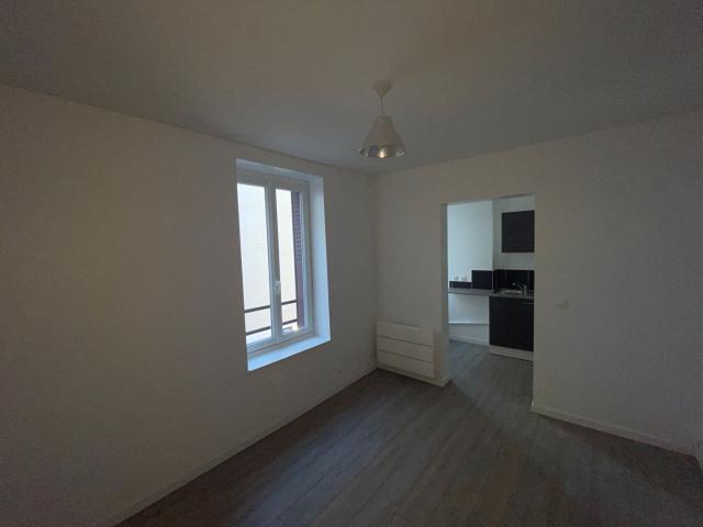appartement 1 piece 19m2 proximité inmédiate gare d'enghien