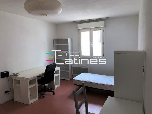 Appartement 1 pièce, 19m² en location à Nimes 364 € par mois